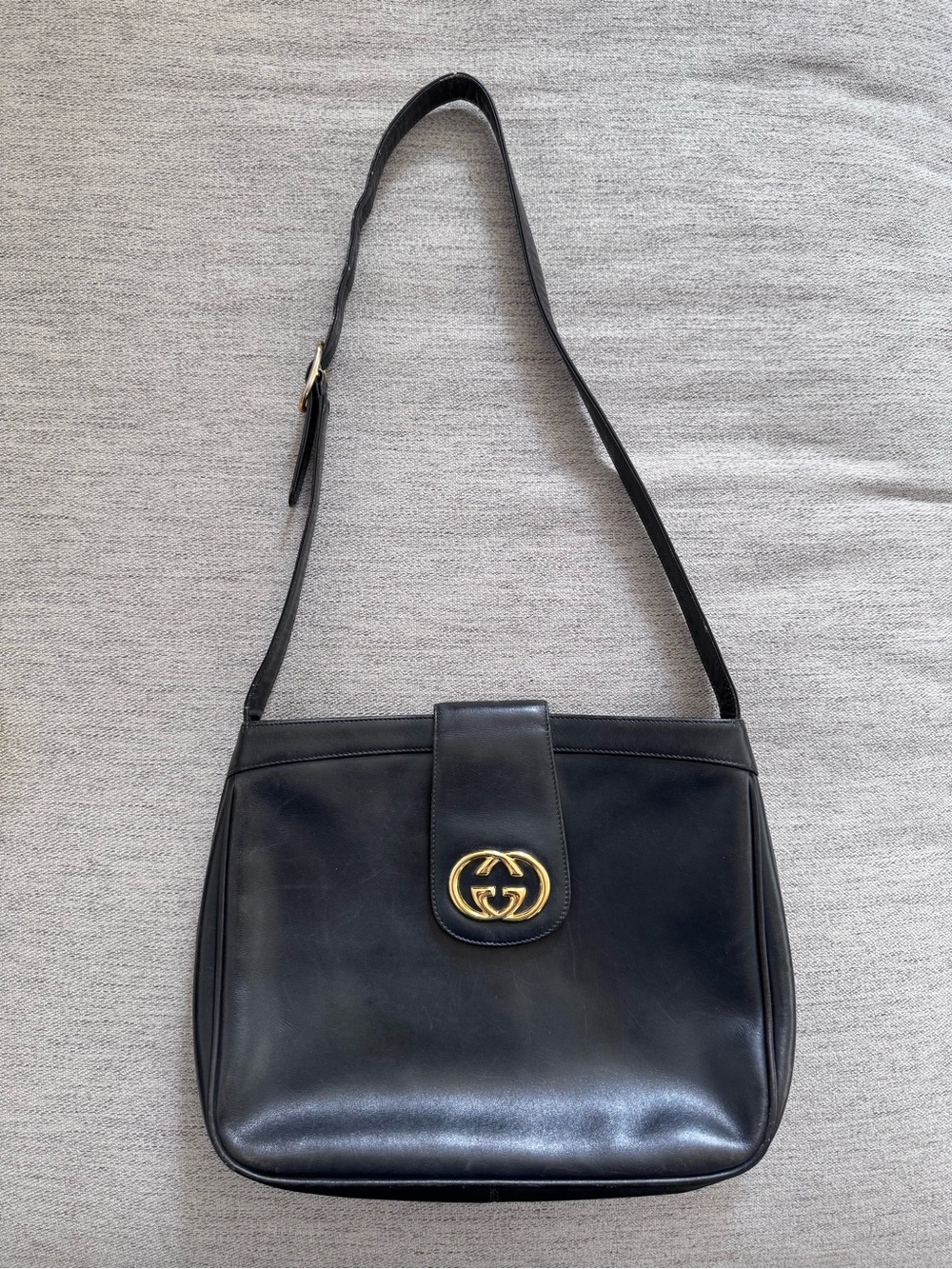 Vintage Gucci Interlocking GG Black Leather Shoulder Bag Gold Hardware
